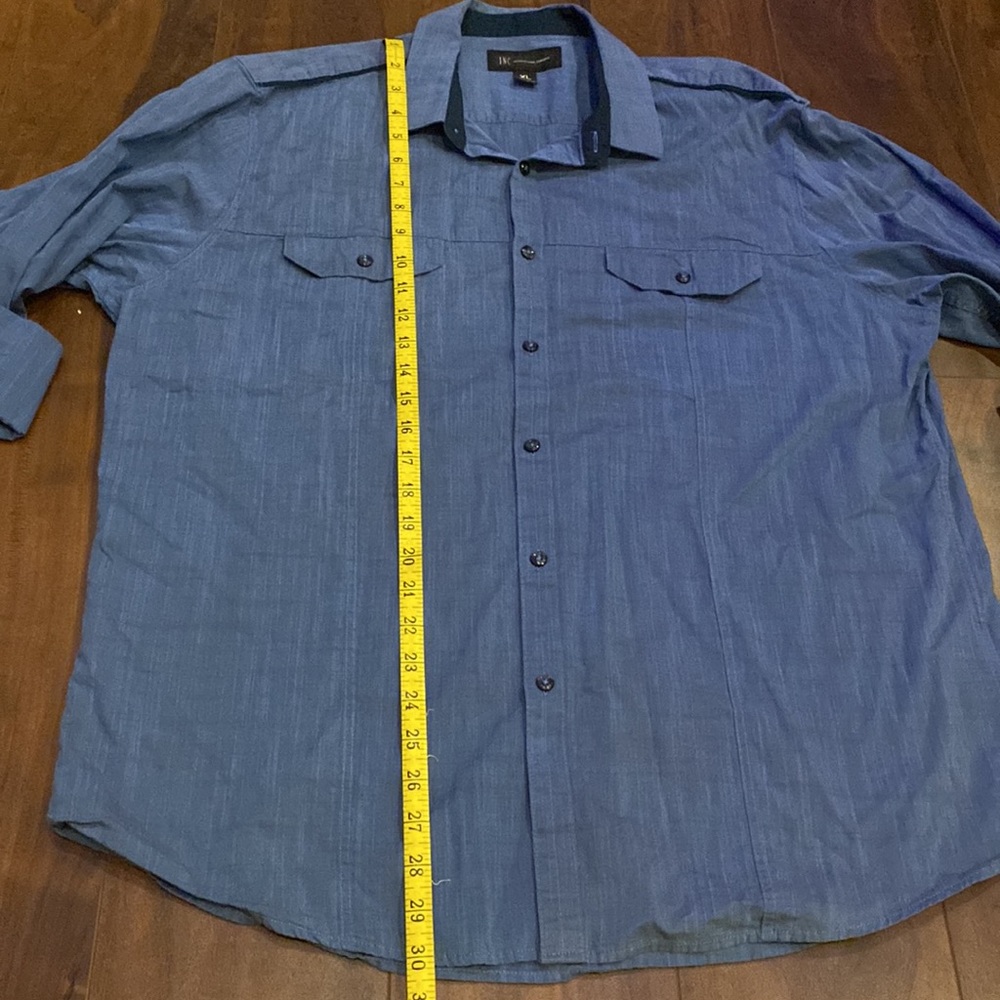 Men’s Blue Button down 👕 - Picture 3 of 7